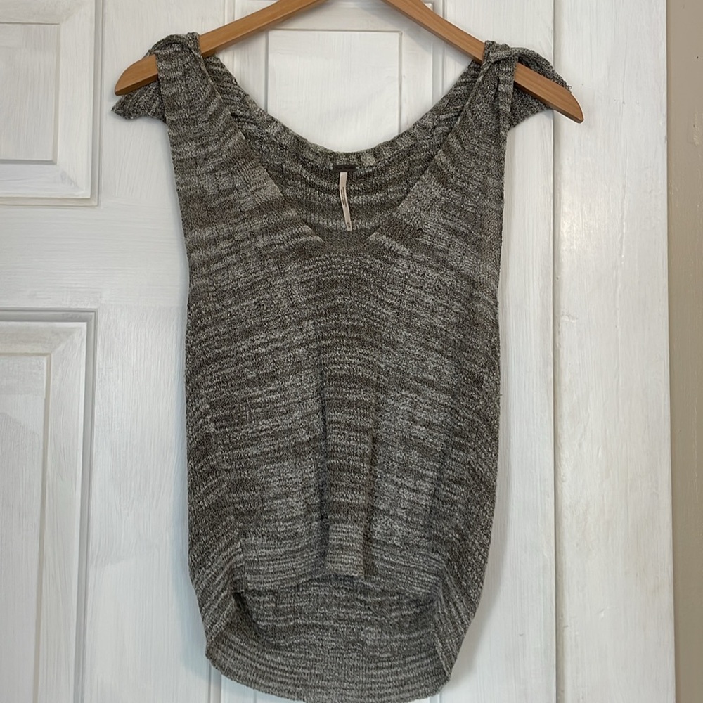 Gray Knit Sleeveless Sweater Vest
